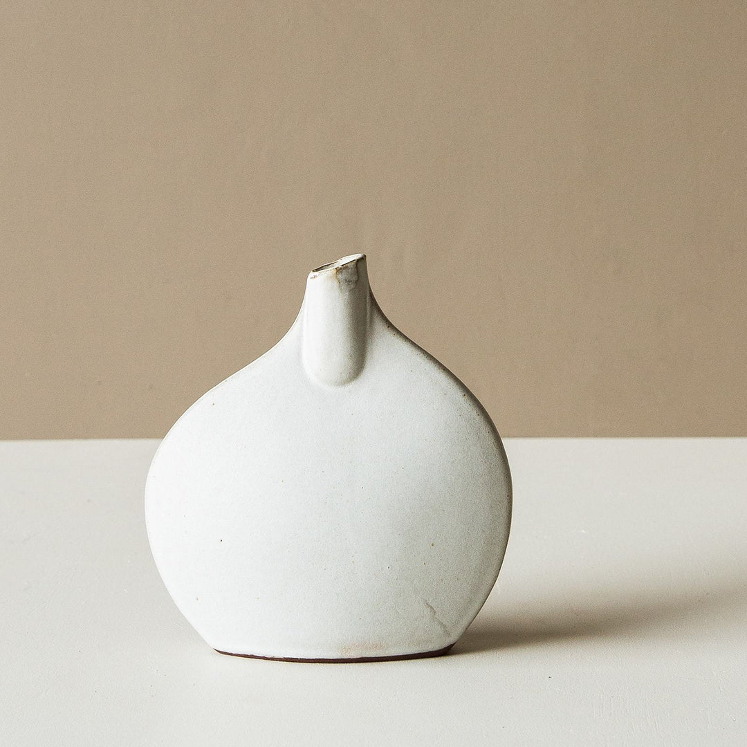 Edith Vase -short